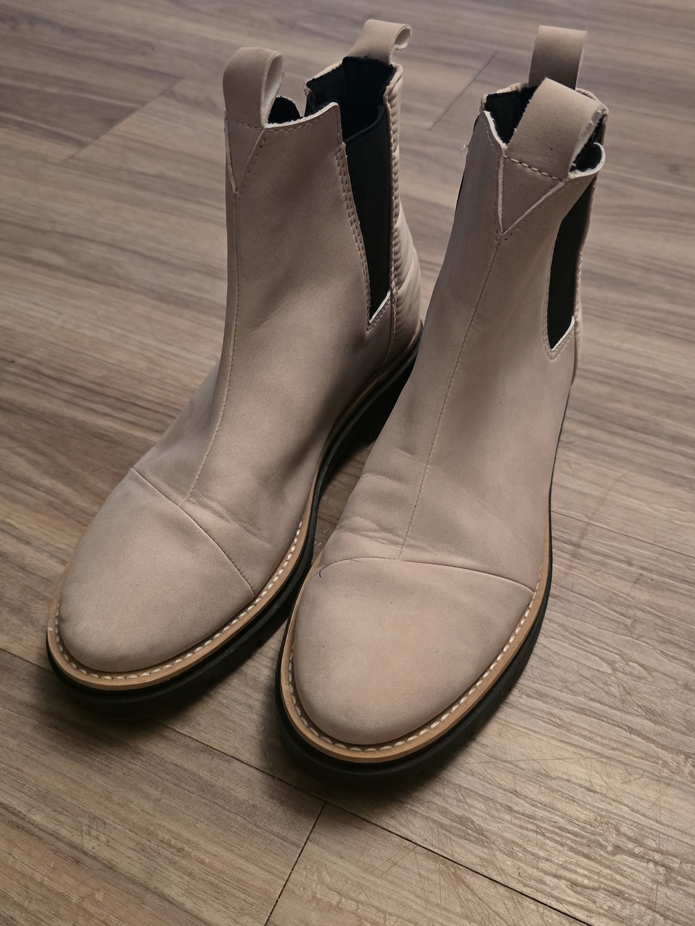 Toms Chelsea Ankle Boots in Light Taupe